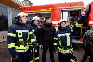 Нова пожежна машина, техніка і обмундирування: в Кам’янському вшановували ветеранів пожежної служби